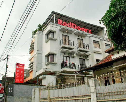 RedDoorz near Telkom Corporate University