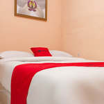 RedDoorz near Istana Plaza 2