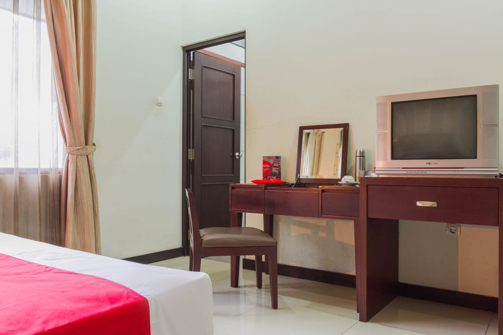 RedDoorz Twin Room