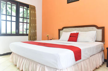 RedDoorz Plus @ Tirta Kencana Hotel 