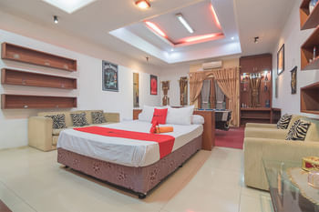 RedDoorz Syariah Near Margahayu Raya