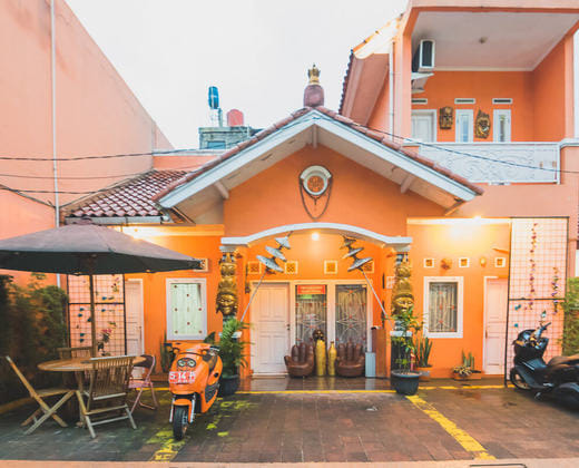 RedDoorz Syariah Near Margahayu Raya