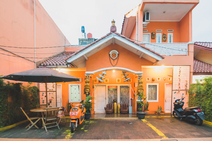 RedDoorz Syariah Near Margahayu Raya