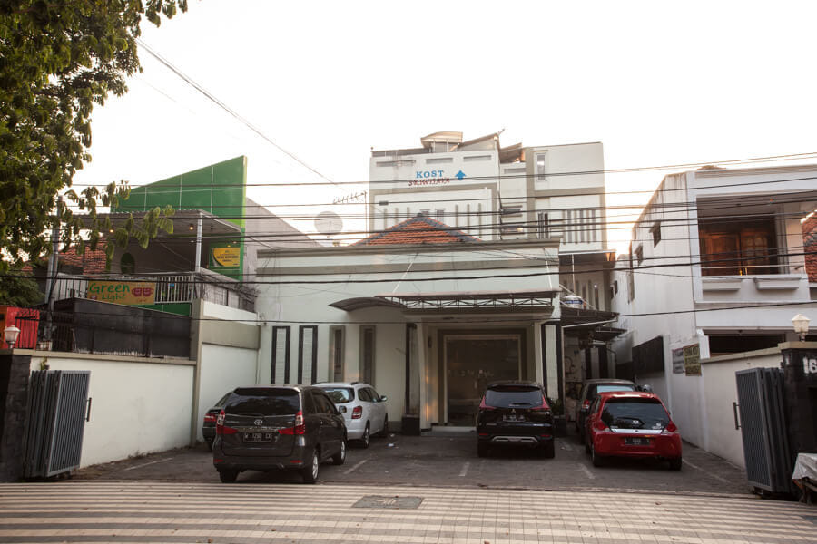RedDoorz Syariah near Taman Bungkul