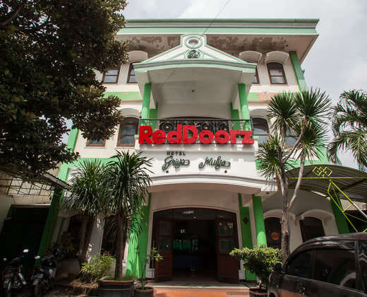 RedDoorz @ Genteng Surabaya 2