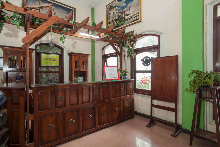 RedDoorz @ Genteng Surabaya 2