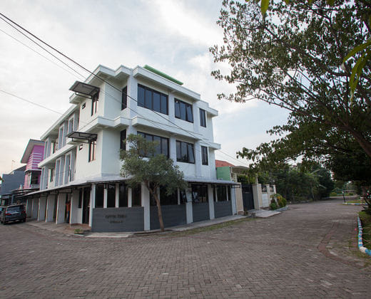 RedDoorz Syariah near DBL Arena 2