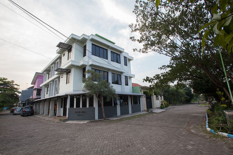 RedDoorz Syariah near DBL Arena 2