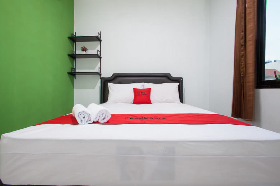 RedDoorz Syariah near DBL Arena 2
