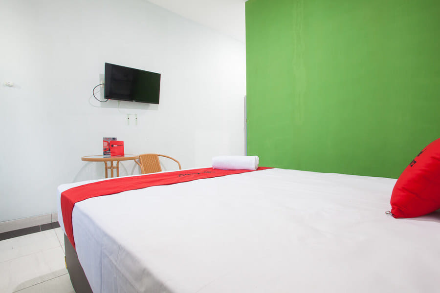 RedDoorz Syariah near DBL Arena 2