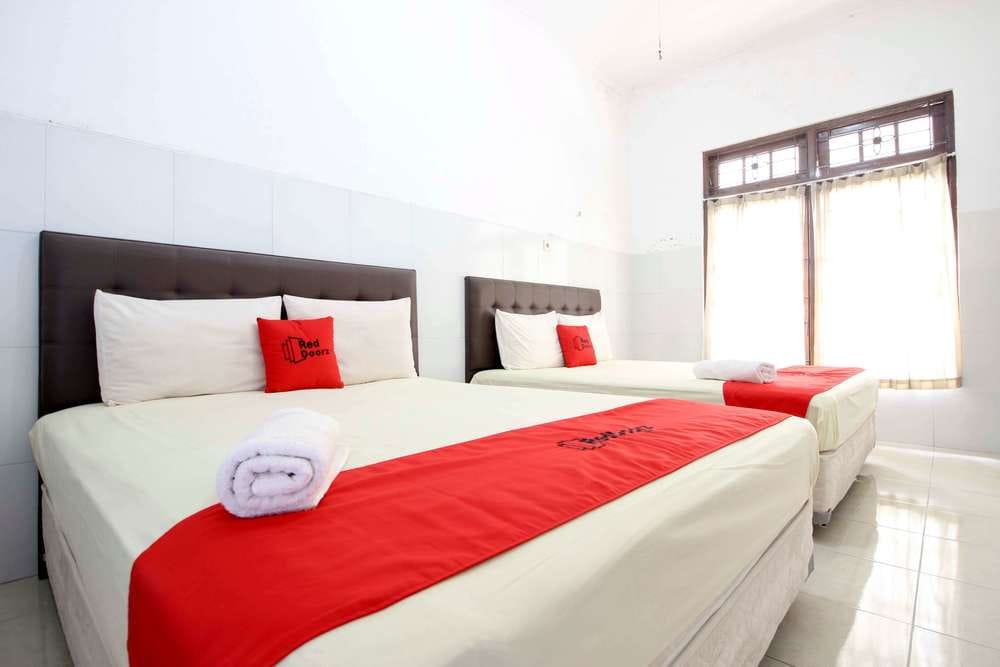 RedDoorz Family Room