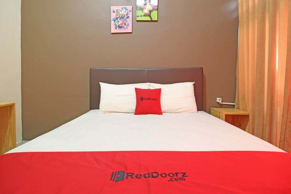 RedDoorz Room