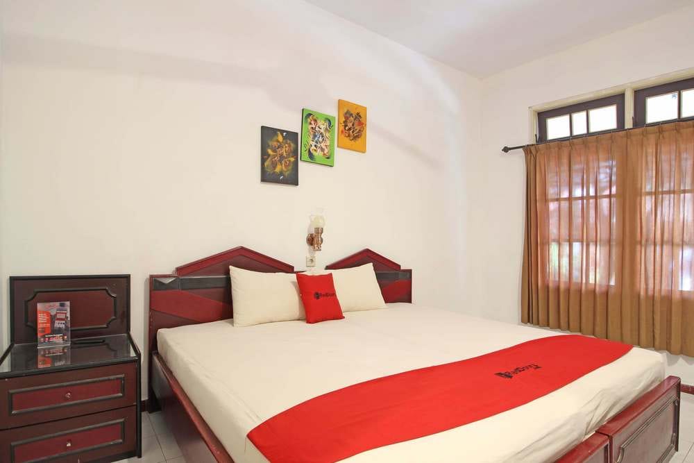 RedDoorz Deluxe Room