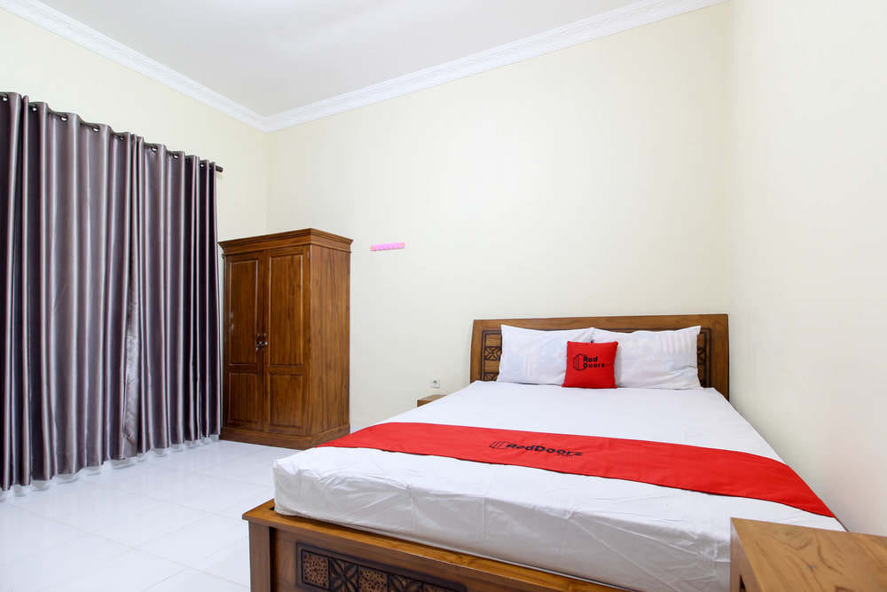 RedDoorz Room