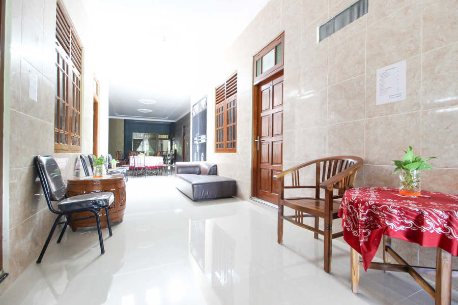 RedDoorz near Candi Ratu Boko