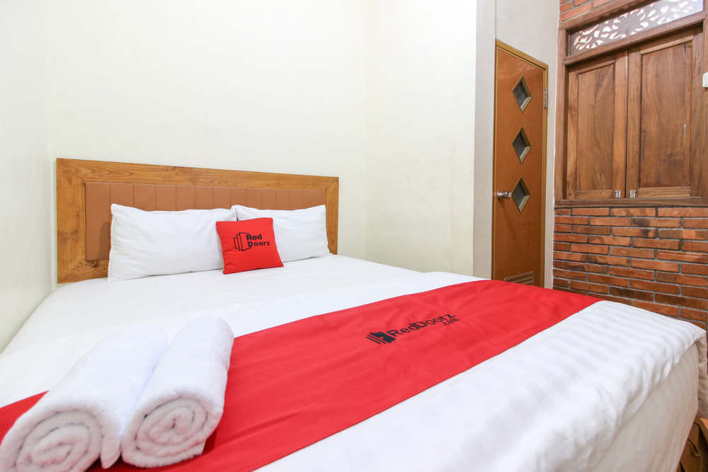 RedDoorz Room