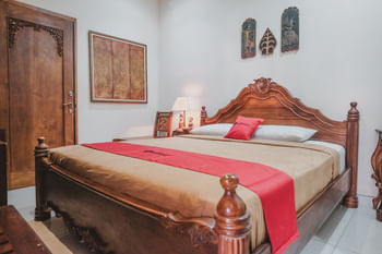RedDoorz near Galeria Mall 2