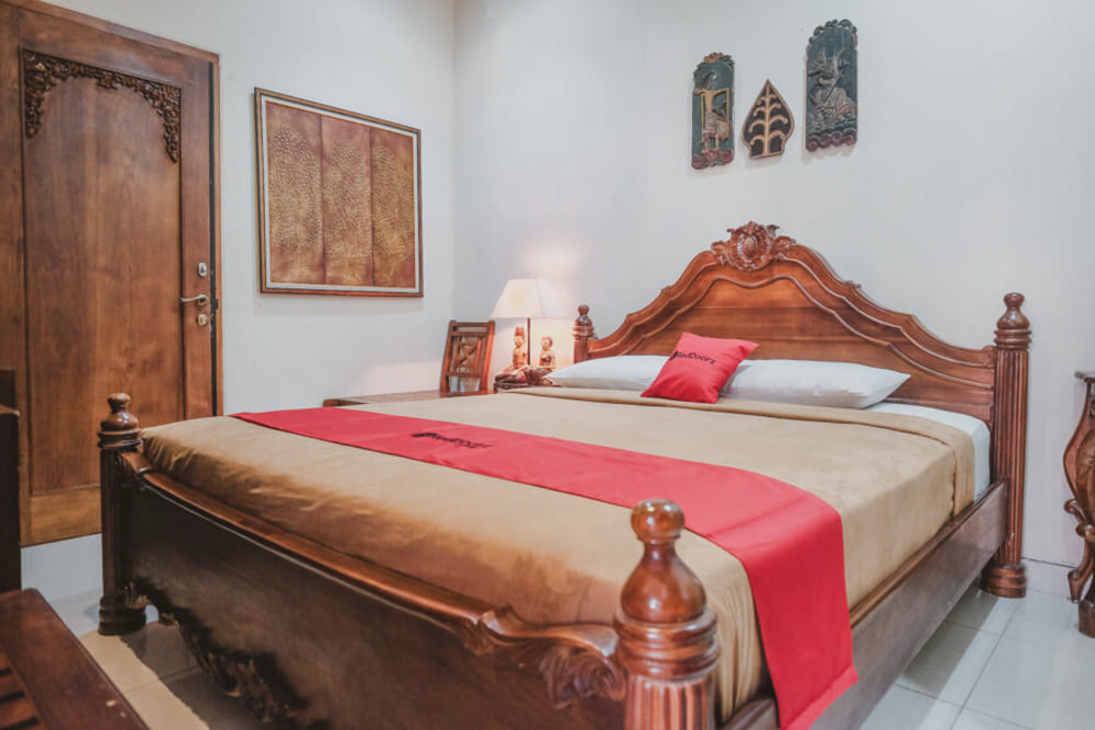 RedDoorz Superior Room