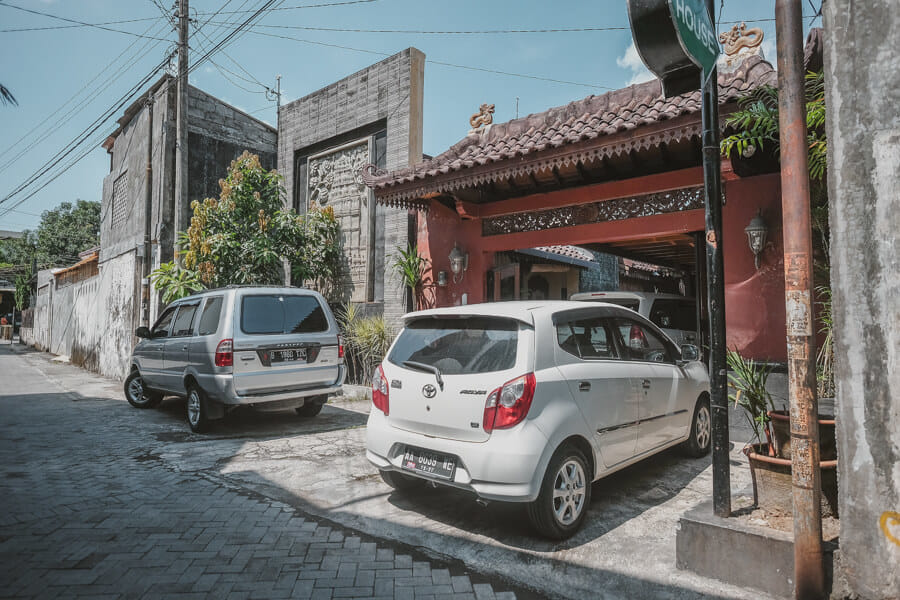 RedDoorz near Galeria Mall 2