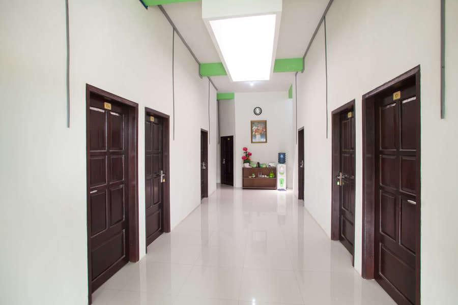 RedDoorz near Banyuwangi Baru Station 