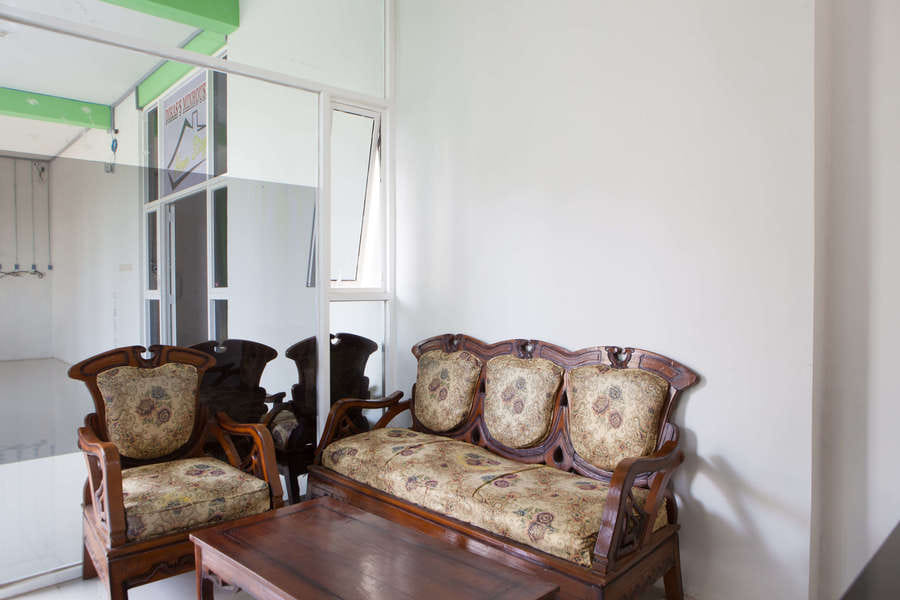 RedDoorz near Banyuwangi Baru Station 