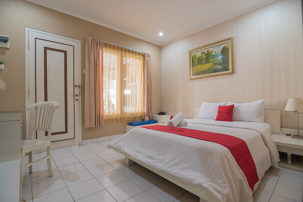 RedDoorz Deluxe Room