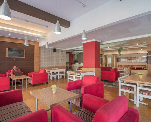 RedDoorz near Setrasari Mall 2