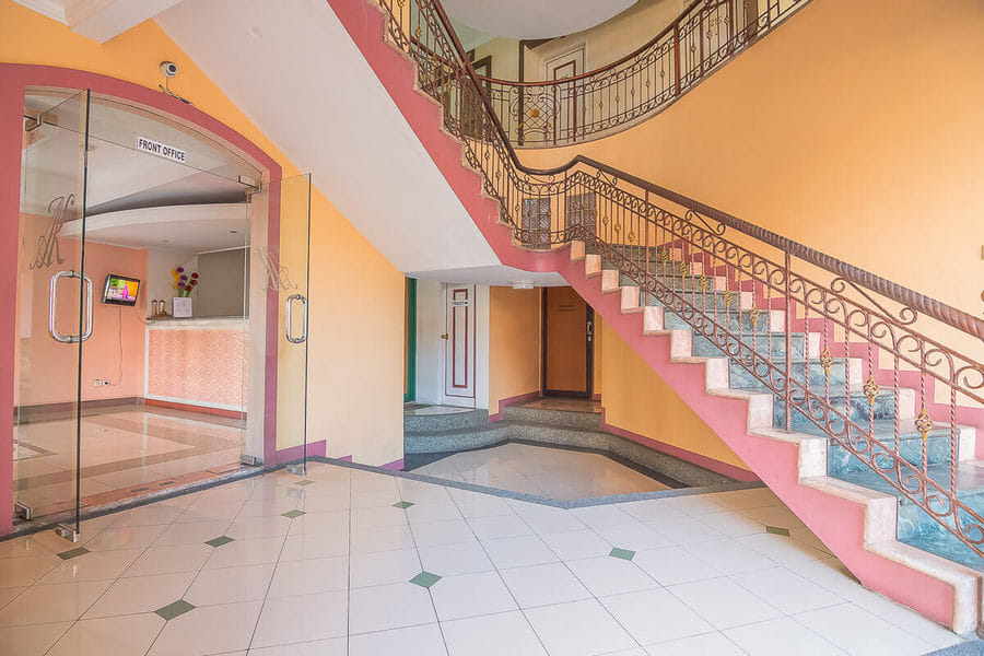 RedDoorz near Setrasari Mall 2