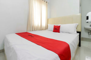 RedDoorz near Siloam Hospital Palembang