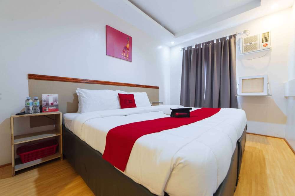 RedDoorz King Room