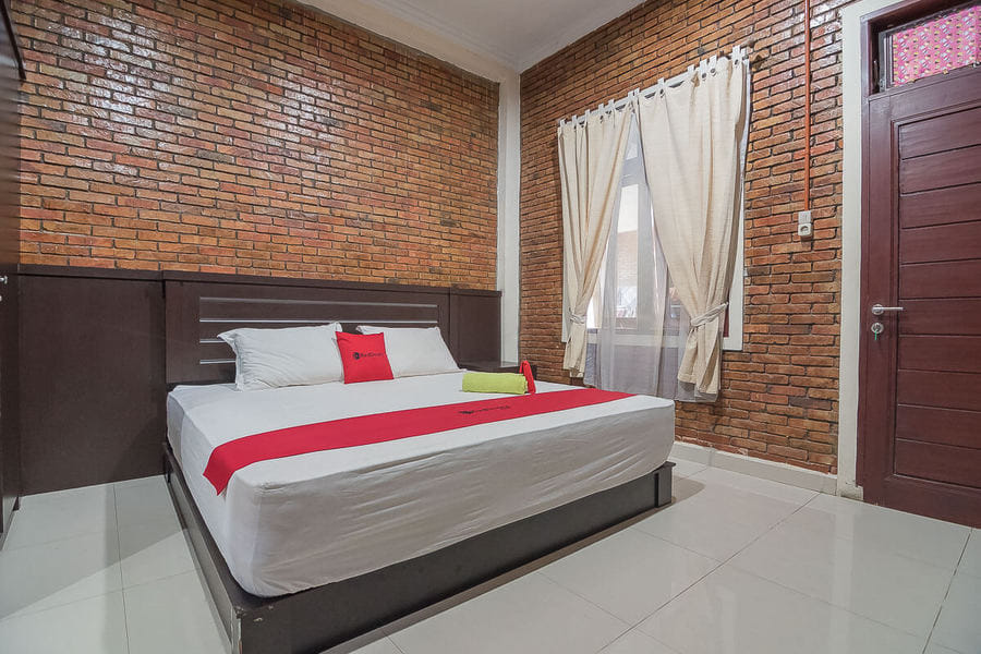 RedDoorz Plus near Cambridge City Square 2