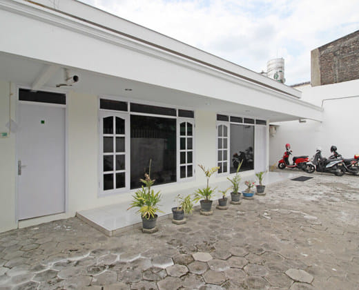 RedDoorz near Terminal Tirtonadi 