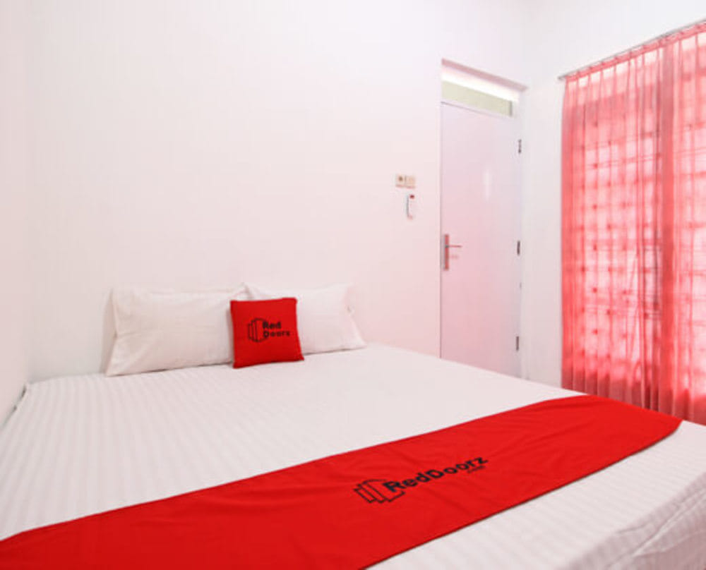 RedDoorz Room