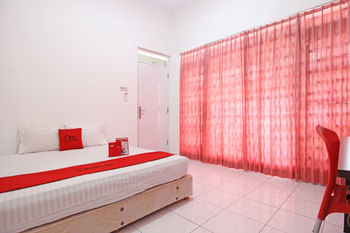 RedDoorz near Terminal Tirtonadi 