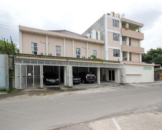 RedDoorz near Stadion Manahan Solo