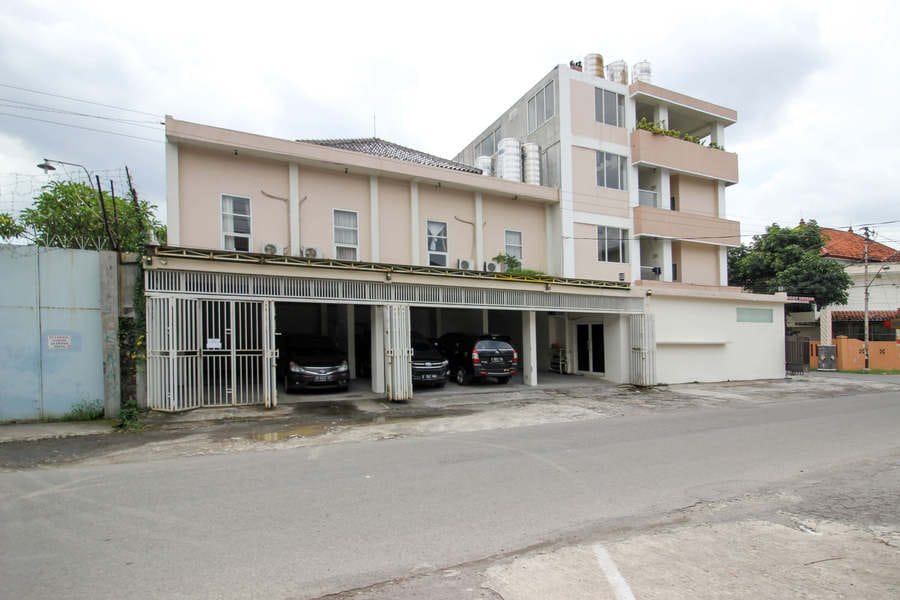 RedDoorz near Stadion Manahan Solo