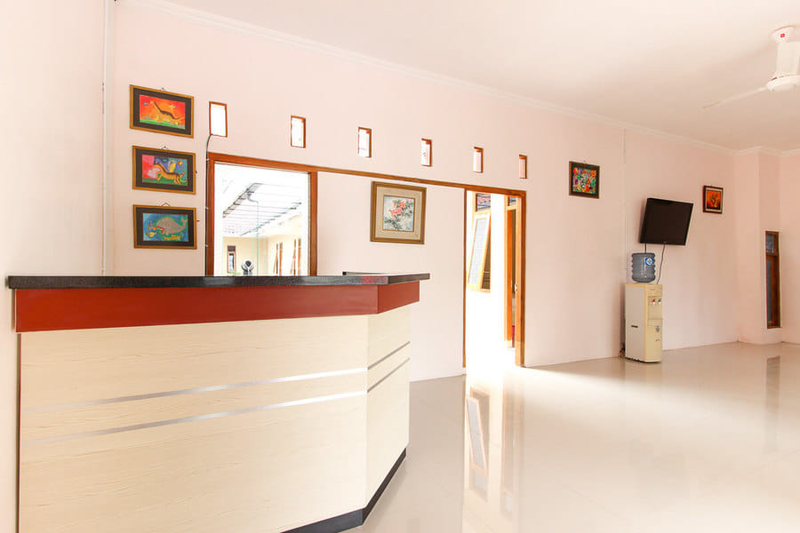 RedDoorz near Balekambang City Park