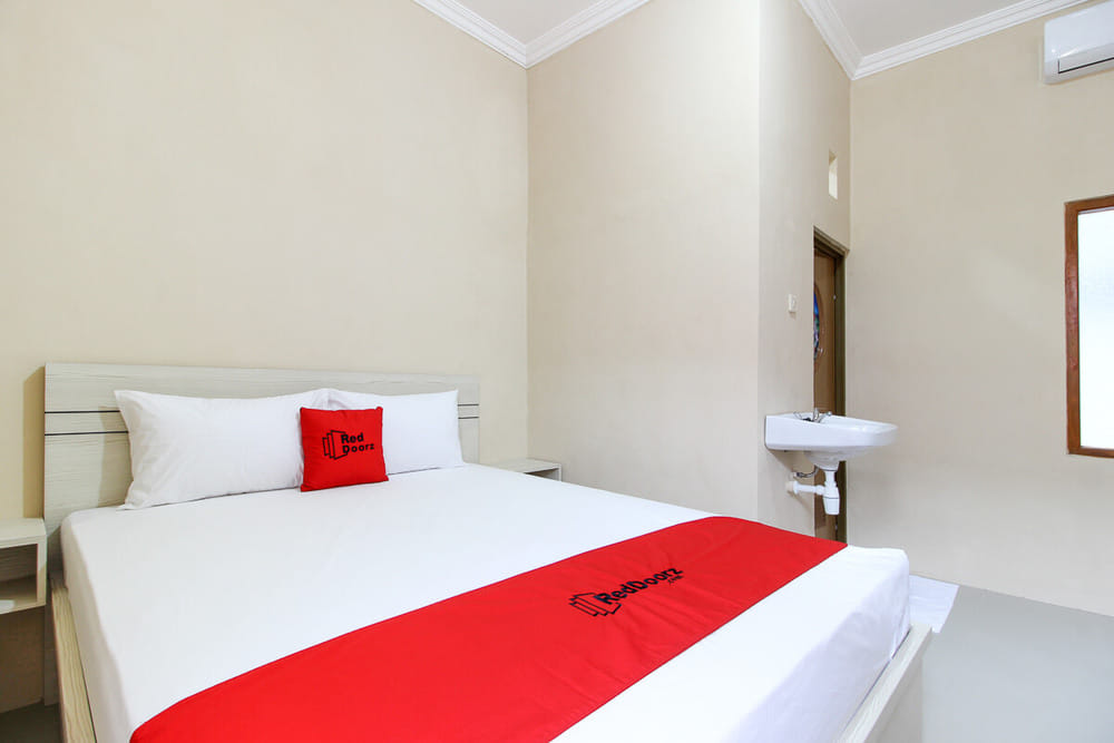 RedDoorz Room