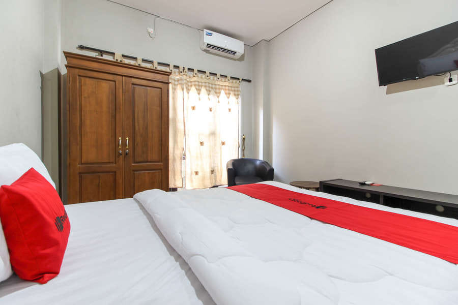 RedDoorz near Solo Balapan Station 2