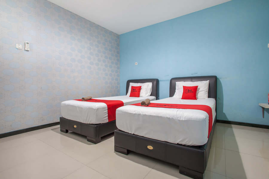 RedDoorz @ Raya Tidar