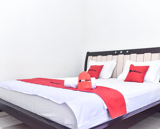 RedDoorz near Sultan Hasanuddin Airport 2 Makassar