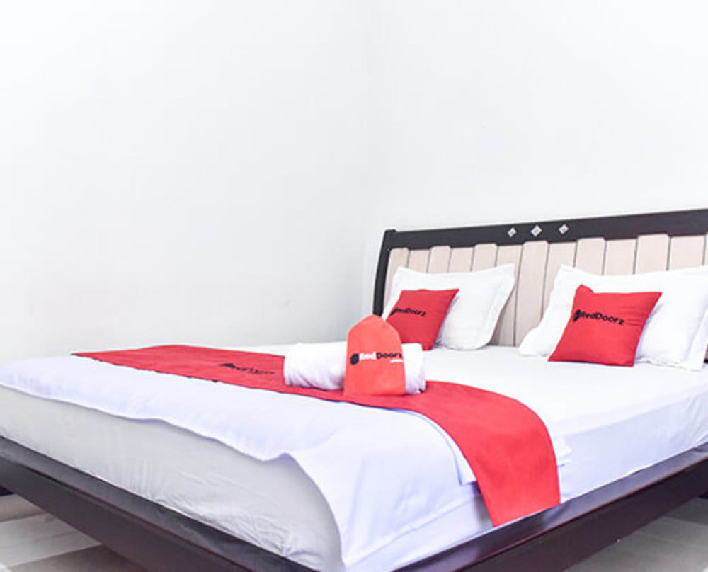 RedDoorz Room