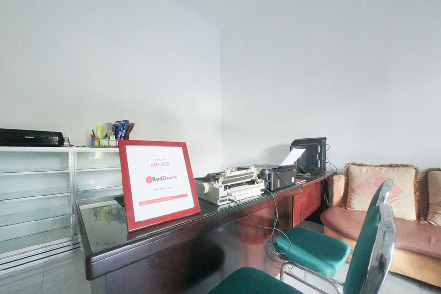 RedDoorz Syariah near Mall Roxy Banyuwangi 2