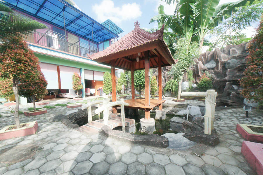 RedDoorz Syariah near Mall Roxy Banyuwangi 2