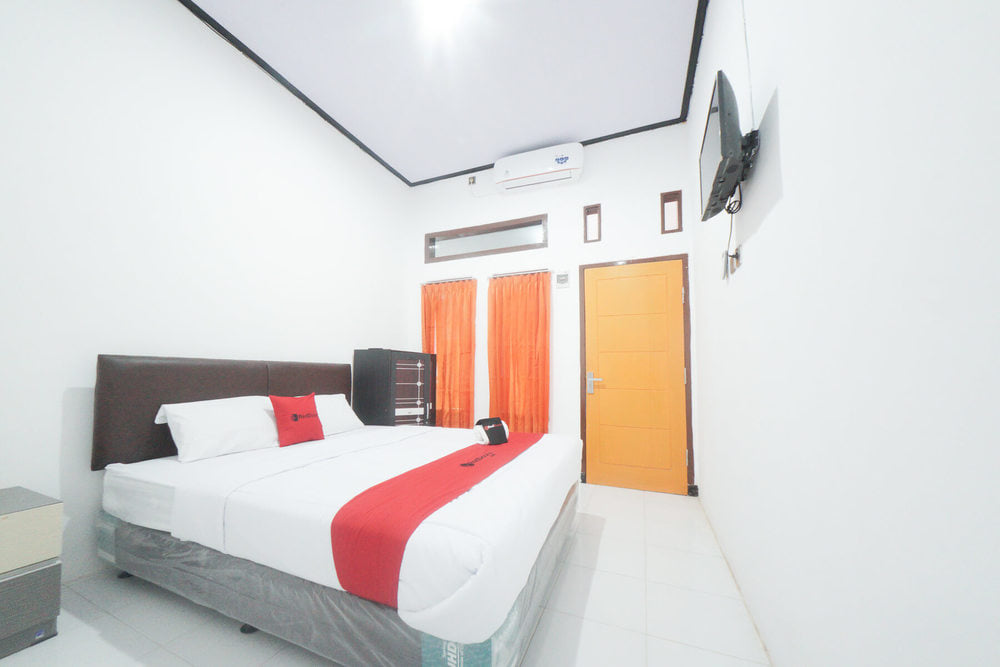RedDoorz Room