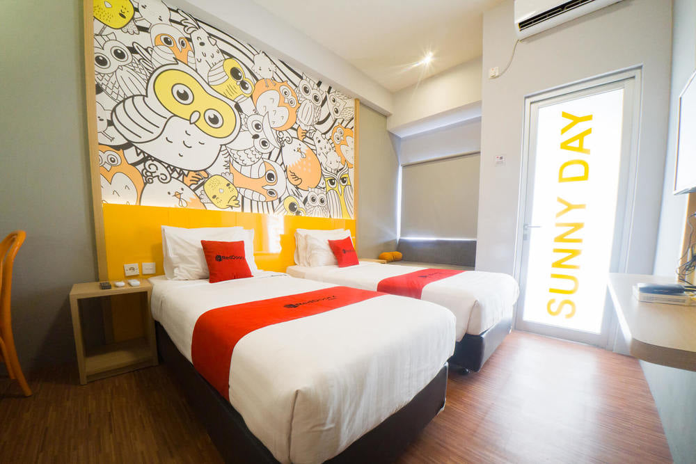 RedDoorz Twin Room