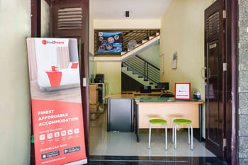 RedDoorz Syariah @ Ketintang Surabaya 