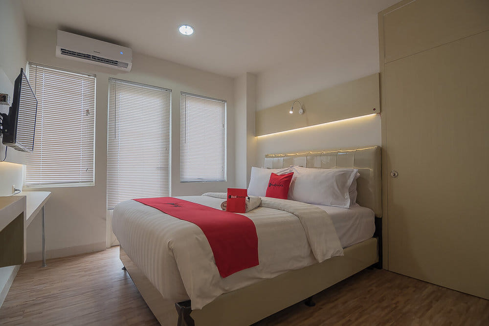 RedDoorz Deluxe Room