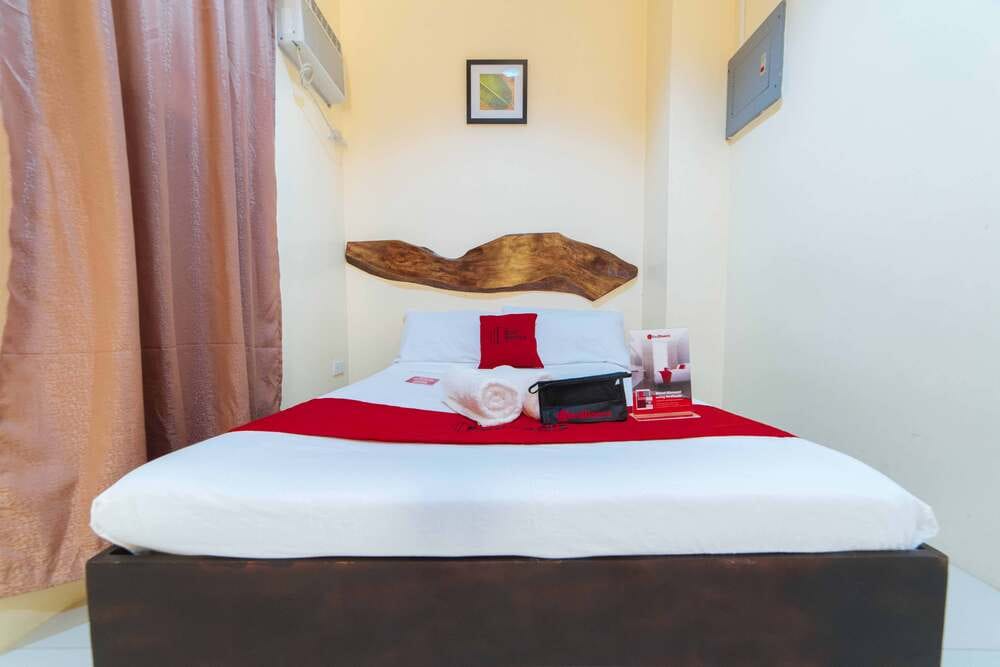 RedDoorz Double Room