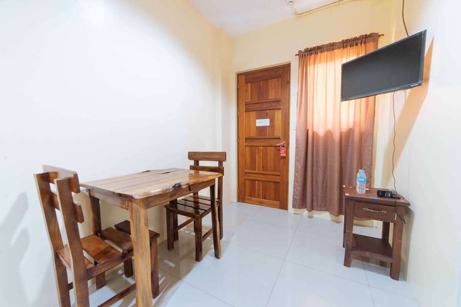 RedDoorz near New Government Center